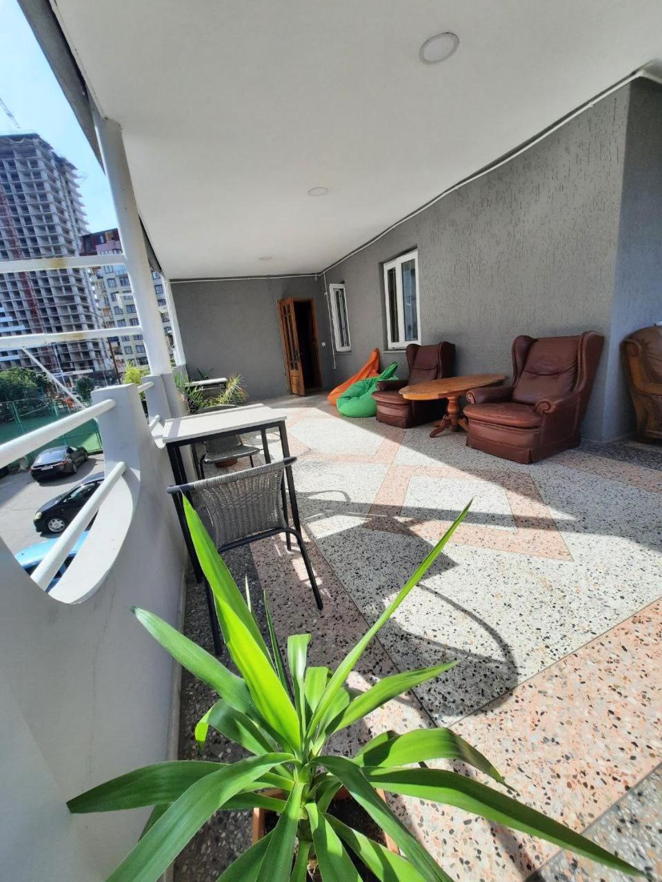 Palm Hostel باتومي المظهر الخارجي الصورة